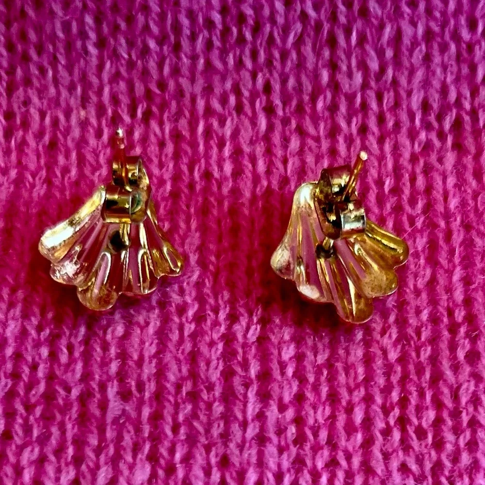 14k Gold Scallop Seashell Earrings - Picture 3 of 16